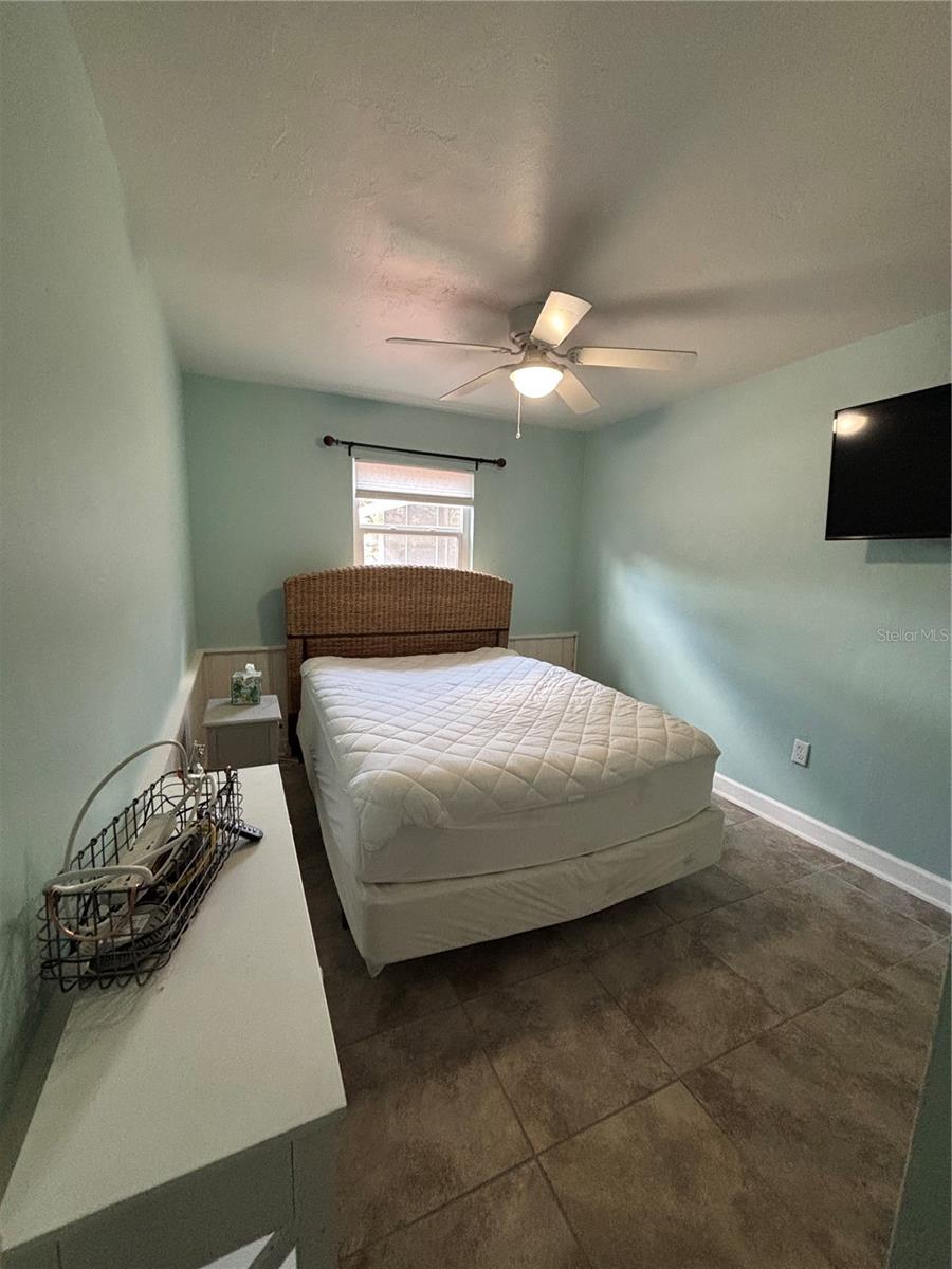 Listing photo id 13 for 1008 Estremadura Drive