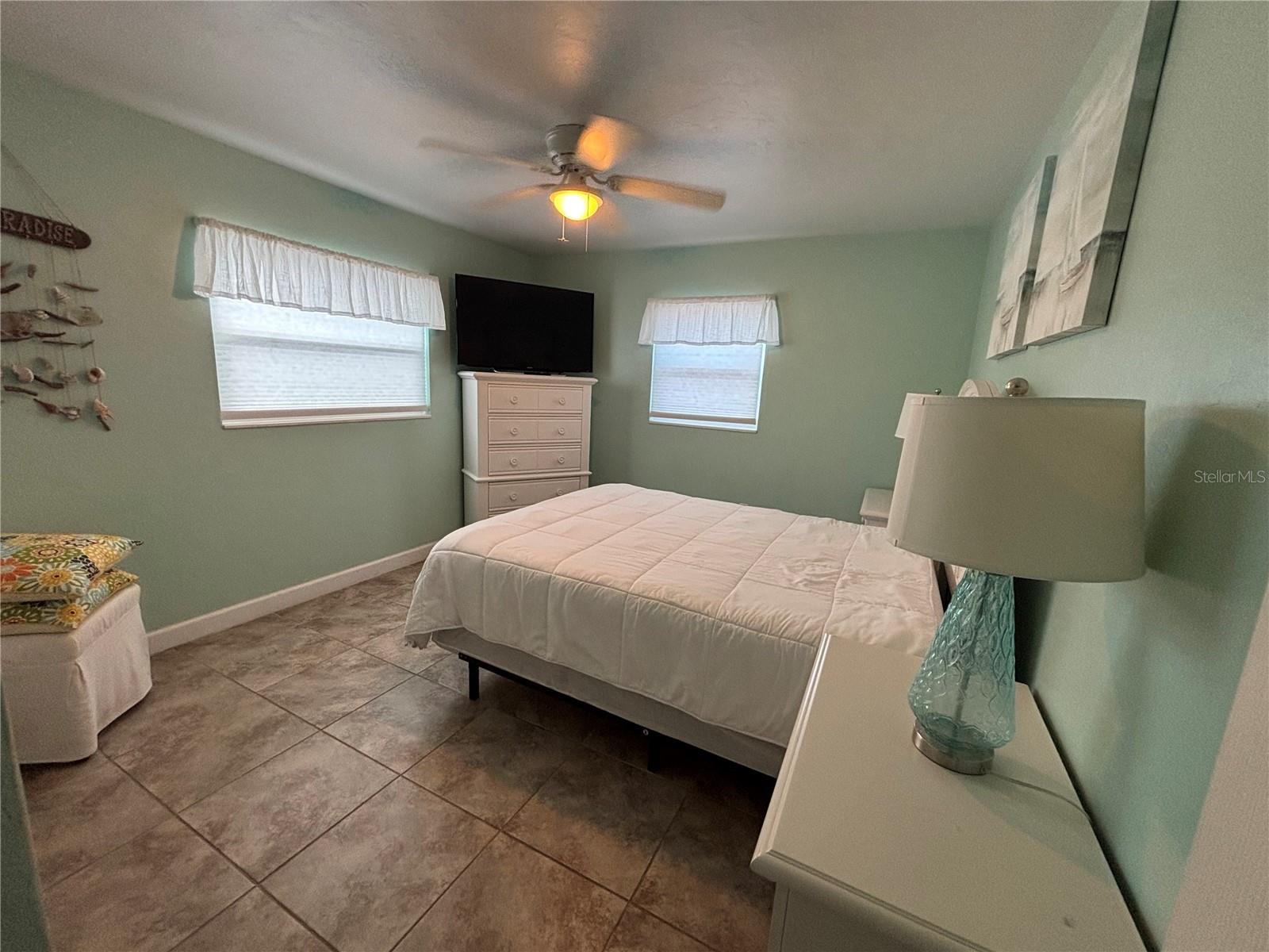 Listing photo id 14 for 1008 Estremadura Drive