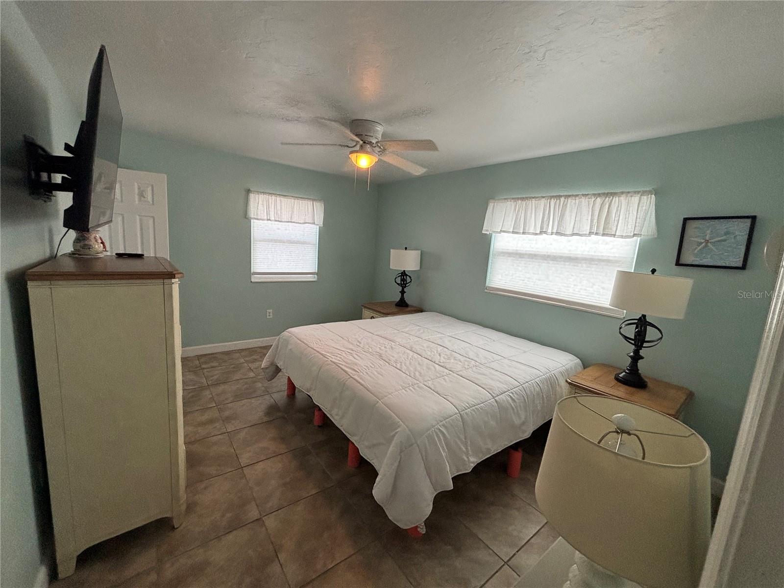 Listing photo id 15 for 1008 Estremadura Drive