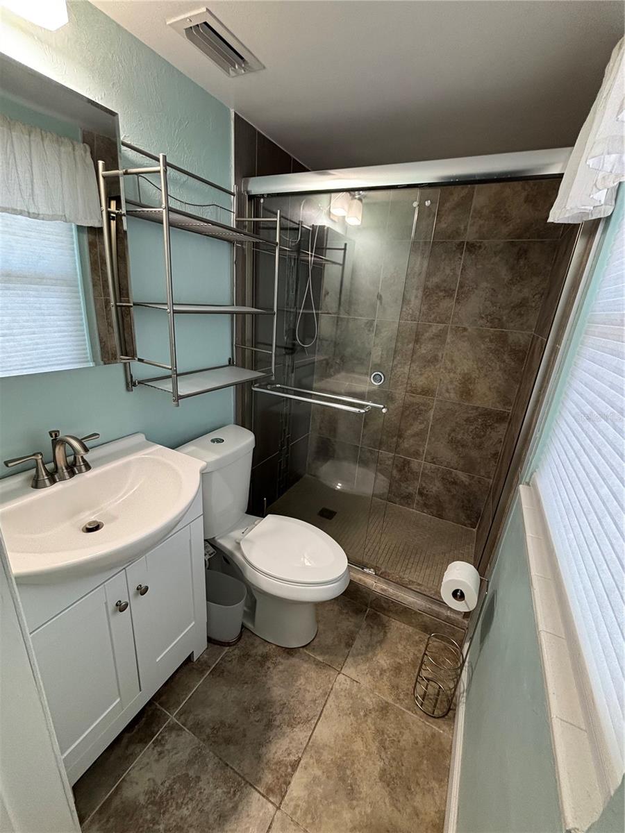 Listing photo id 16 for 1008 Estremadura Drive