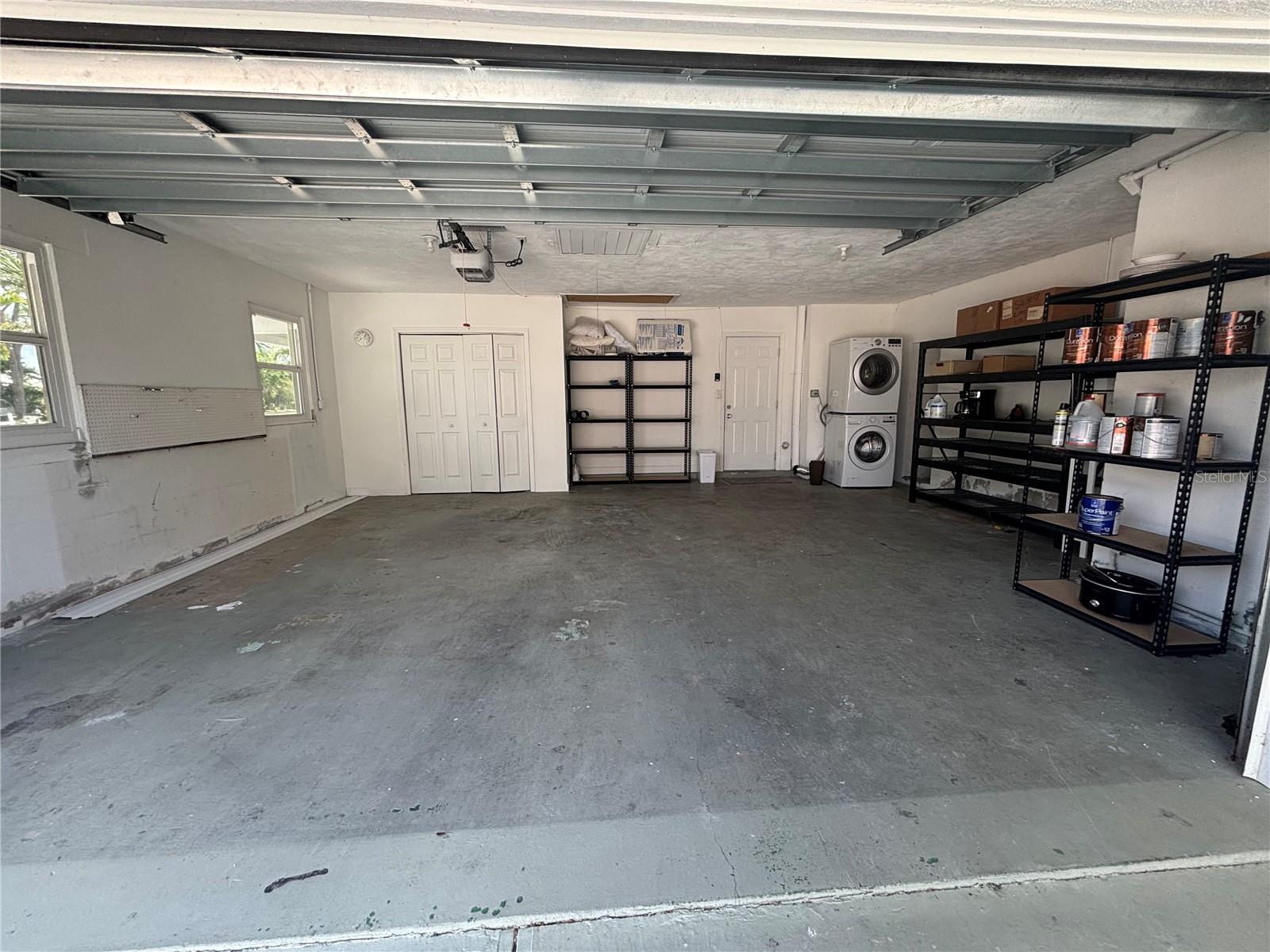 Listing photo id 17 for 1008 Estremadura Drive