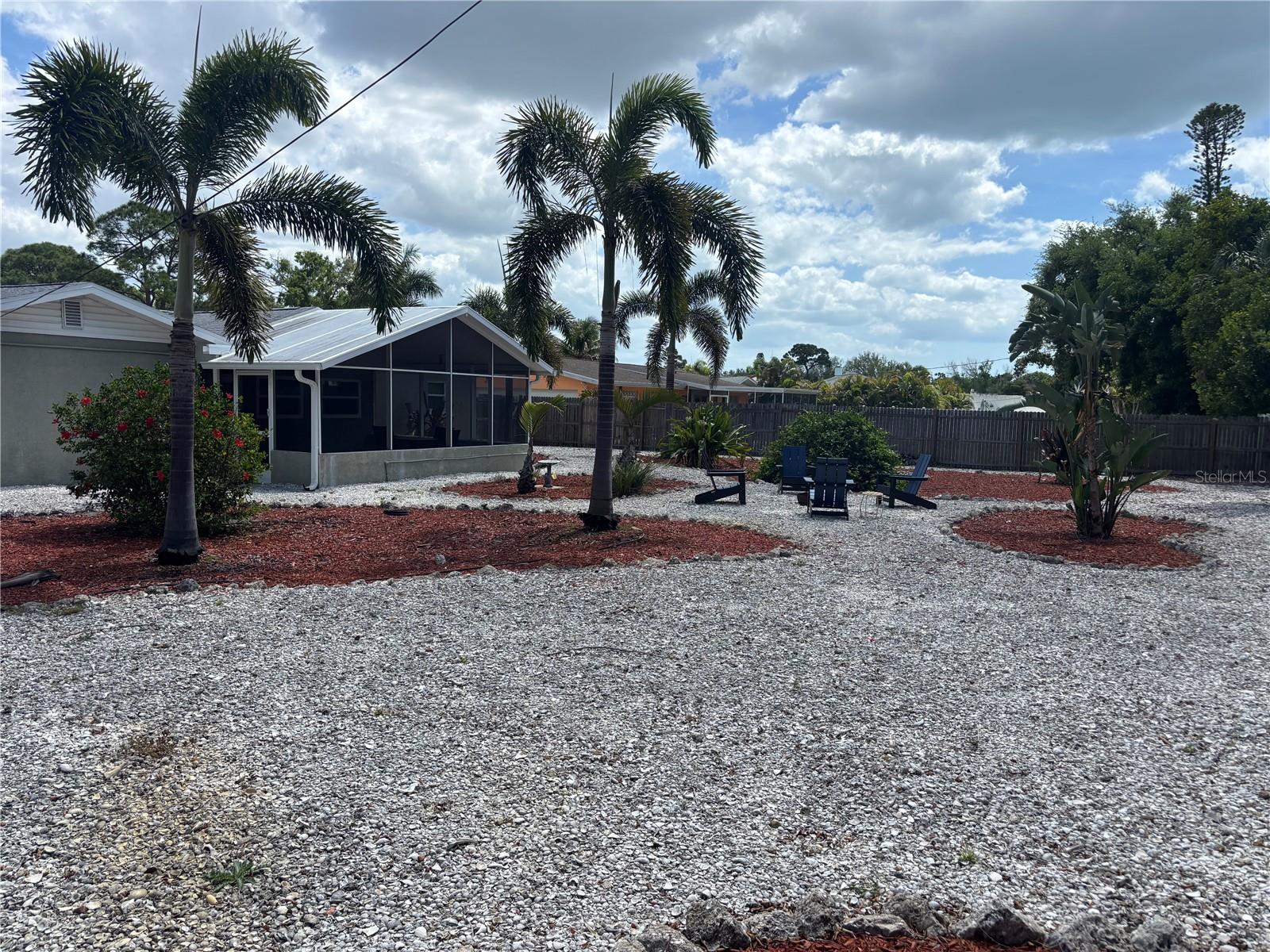 Listing photo id 1 for 1008 Estremadura Drive