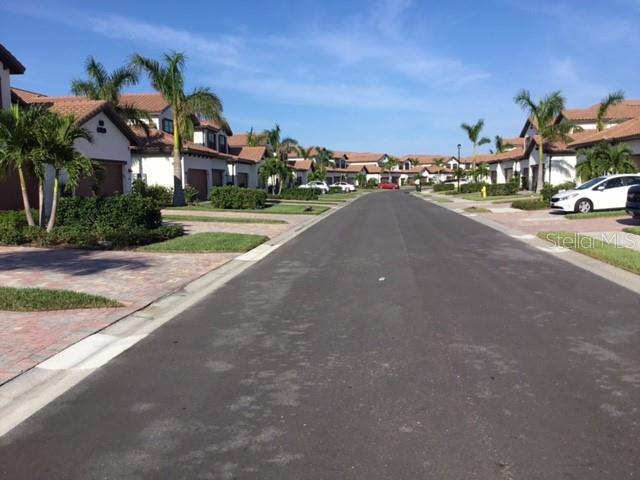 Image 3 of 19 For 12047 Hawthorn Lake Drive 4012