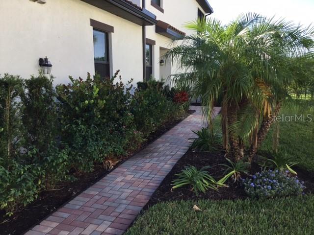 Image 4 of 19 For 12047 Hawthorn Lake Drive 4012