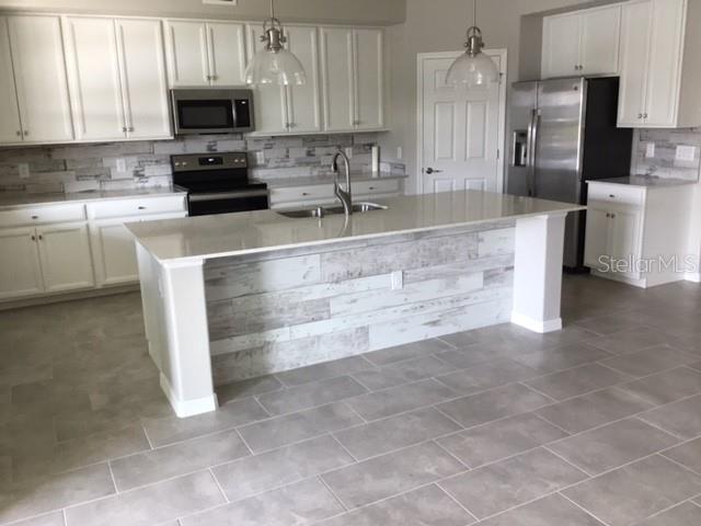 Image 8 of 19 For 12047 Hawthorn Lake Drive 4012