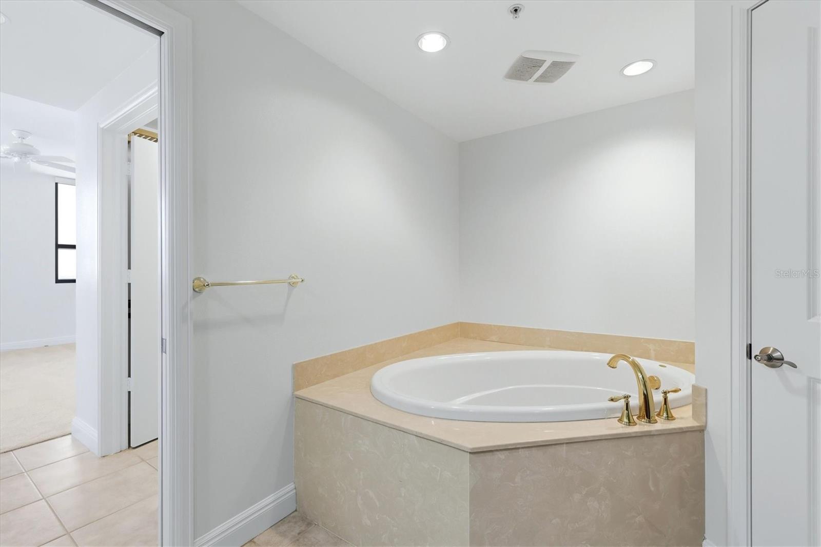 Image 22 of 46 For 50 Central Ave  16-c