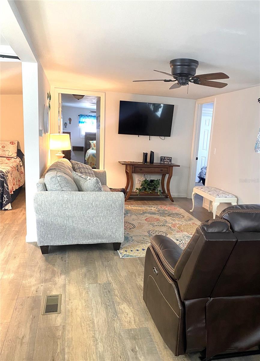 Image 15 of 40 For 6517 Arizona Street