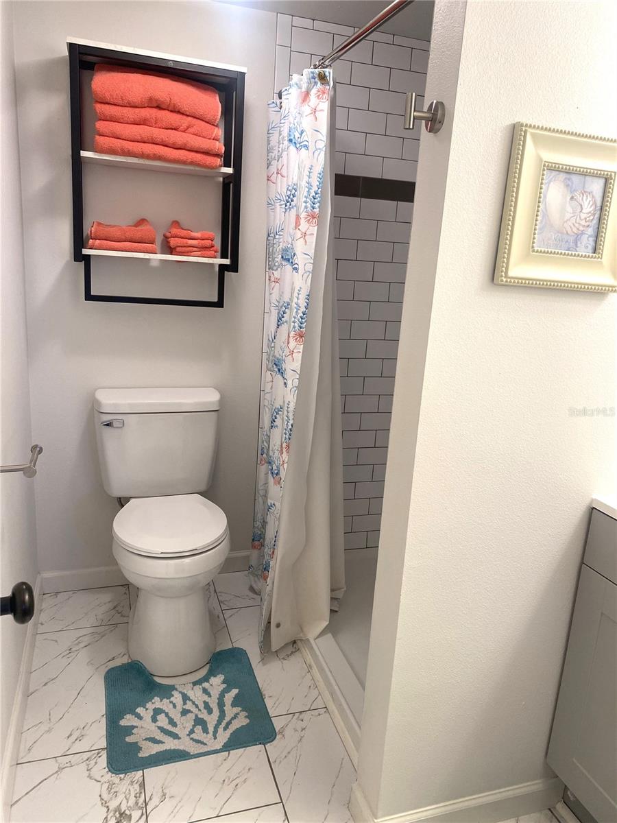 Image 18 of 40 For 6517 Arizona Street