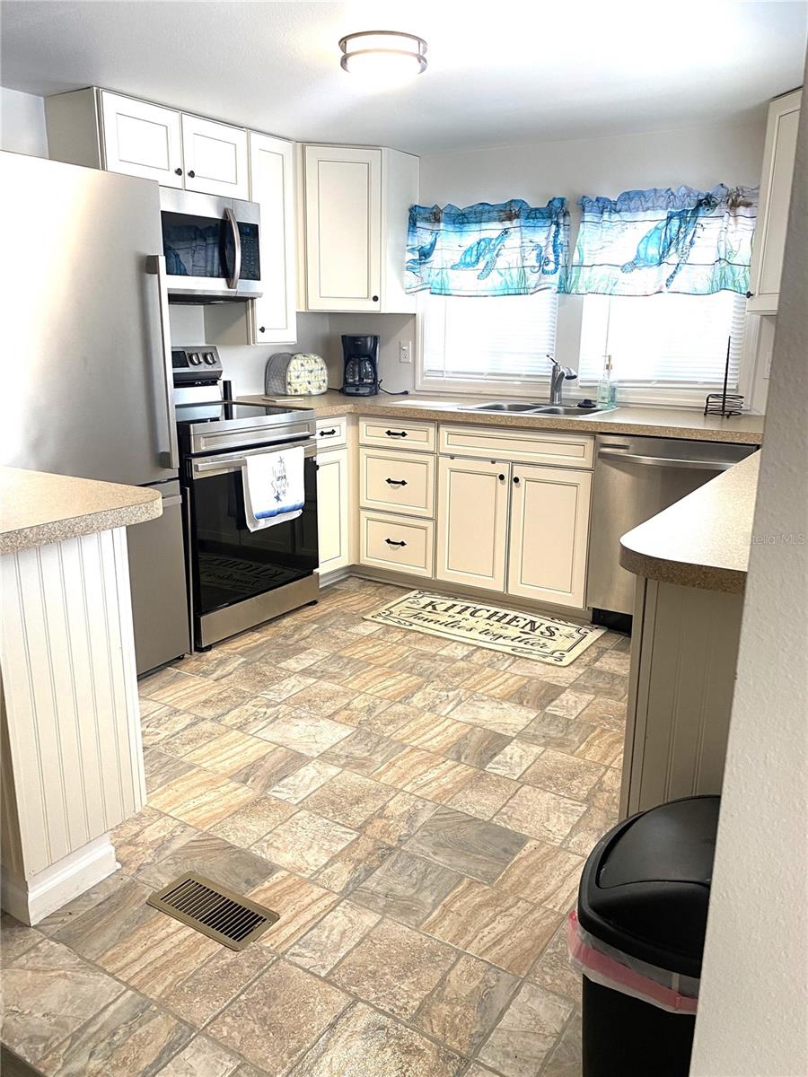 Image 3 of 40 For 6517 Arizona Street