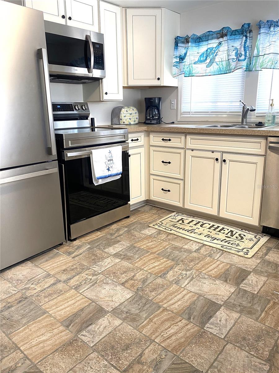 Image 5 of 40 For 6517 Arizona Street