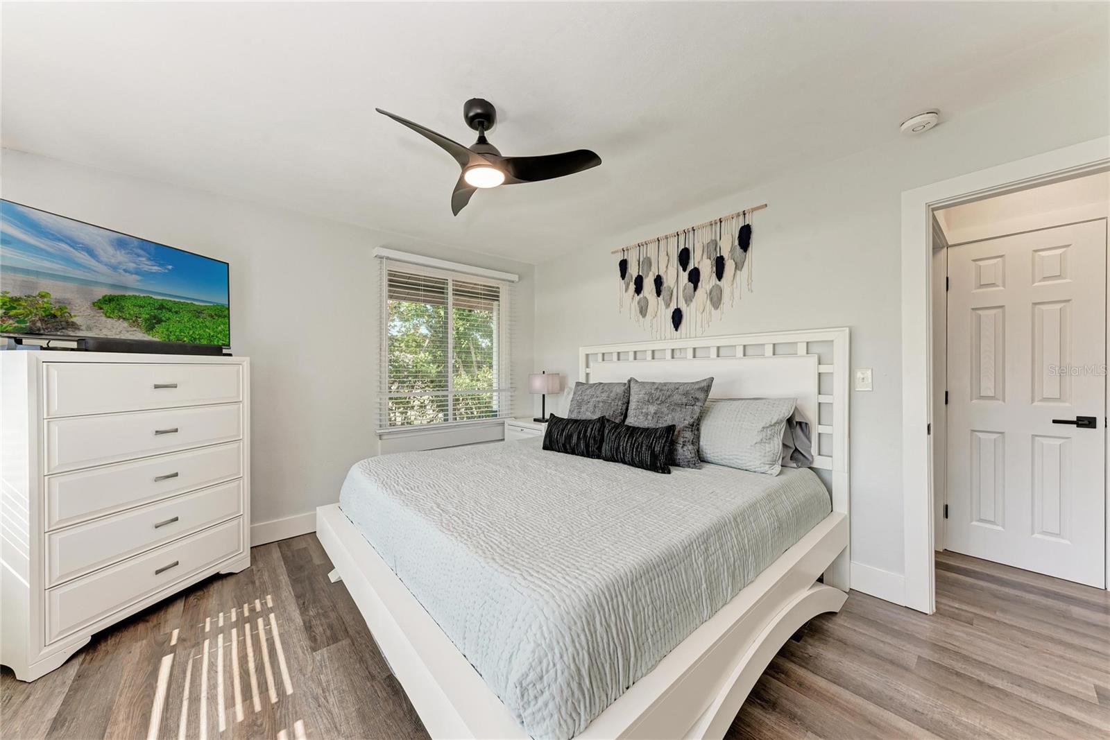 Image 11 of 17 For 339 Suwanee Avenue