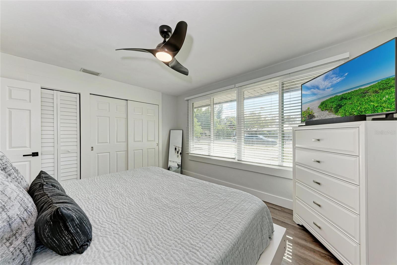 Image 12 of 17 For 339 Suwanee Avenue