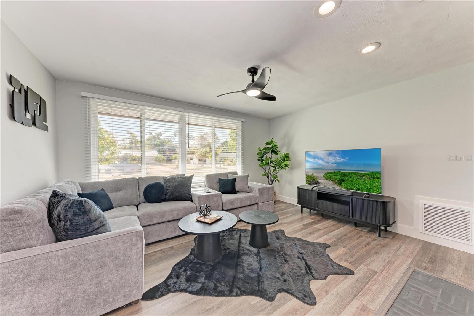 Image 3 of 17 For 339 Suwanee Avenue