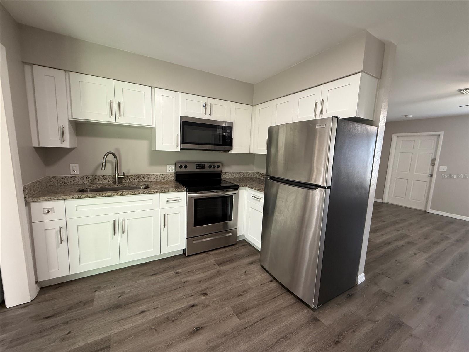 Image 5 of 13 For 518 Briarwood Road