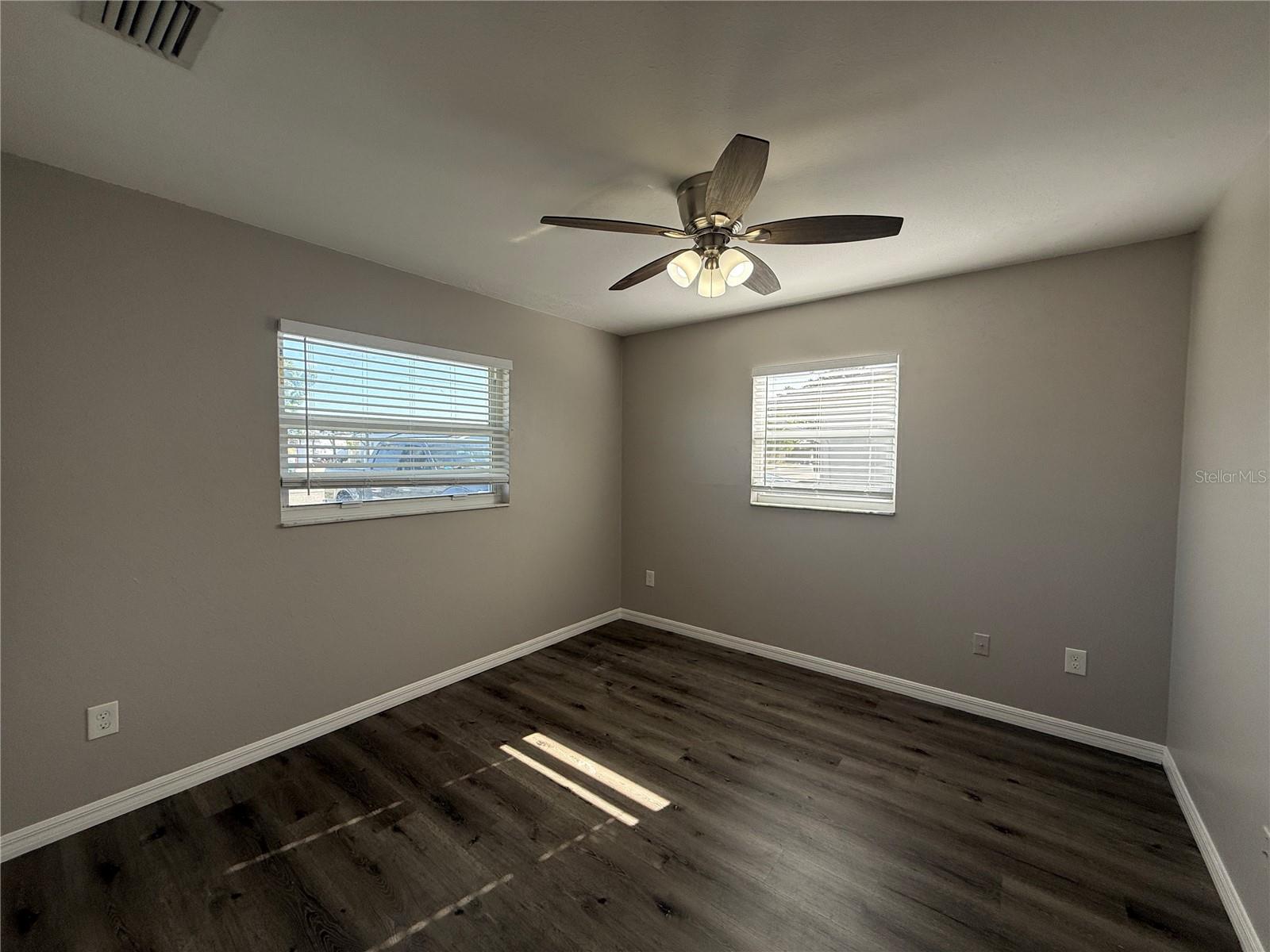 Image 6 of 13 For 518 Briarwood Road