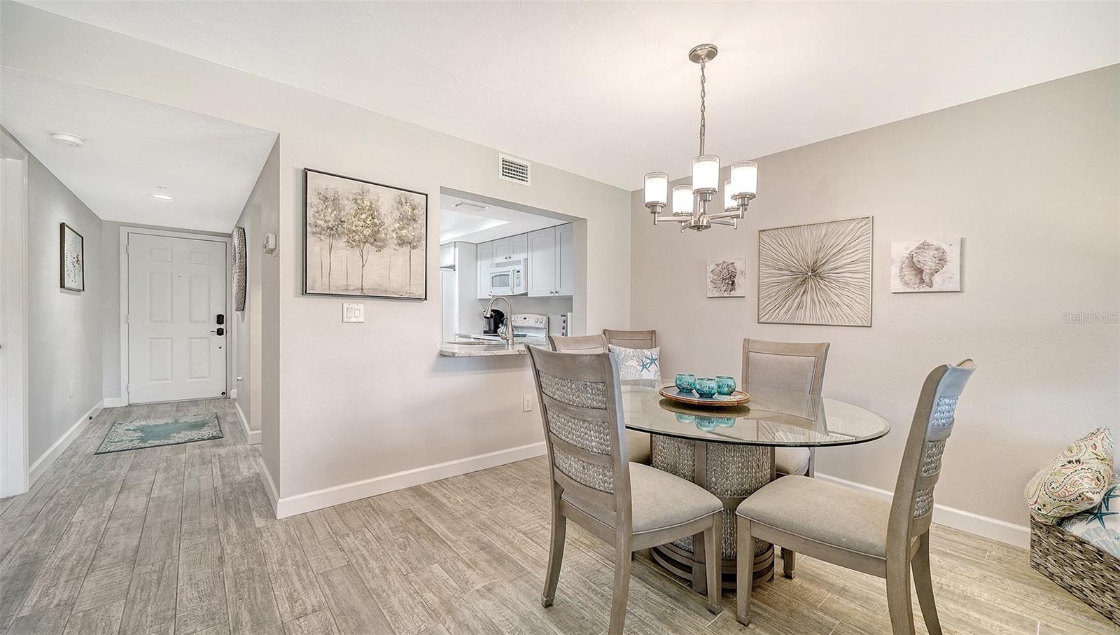 Image 10 of 49 For 9320 Clubside Circle 2106