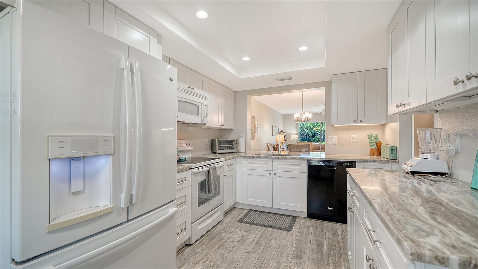 Image 14 of 49 For 9320 Clubside Circle 2106