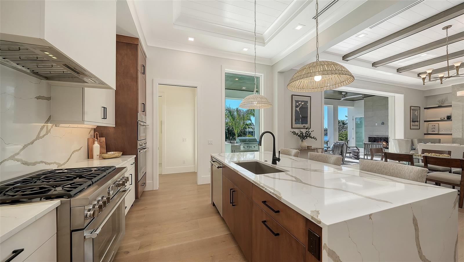 Image 17 of 92 For 558 Venice Lane