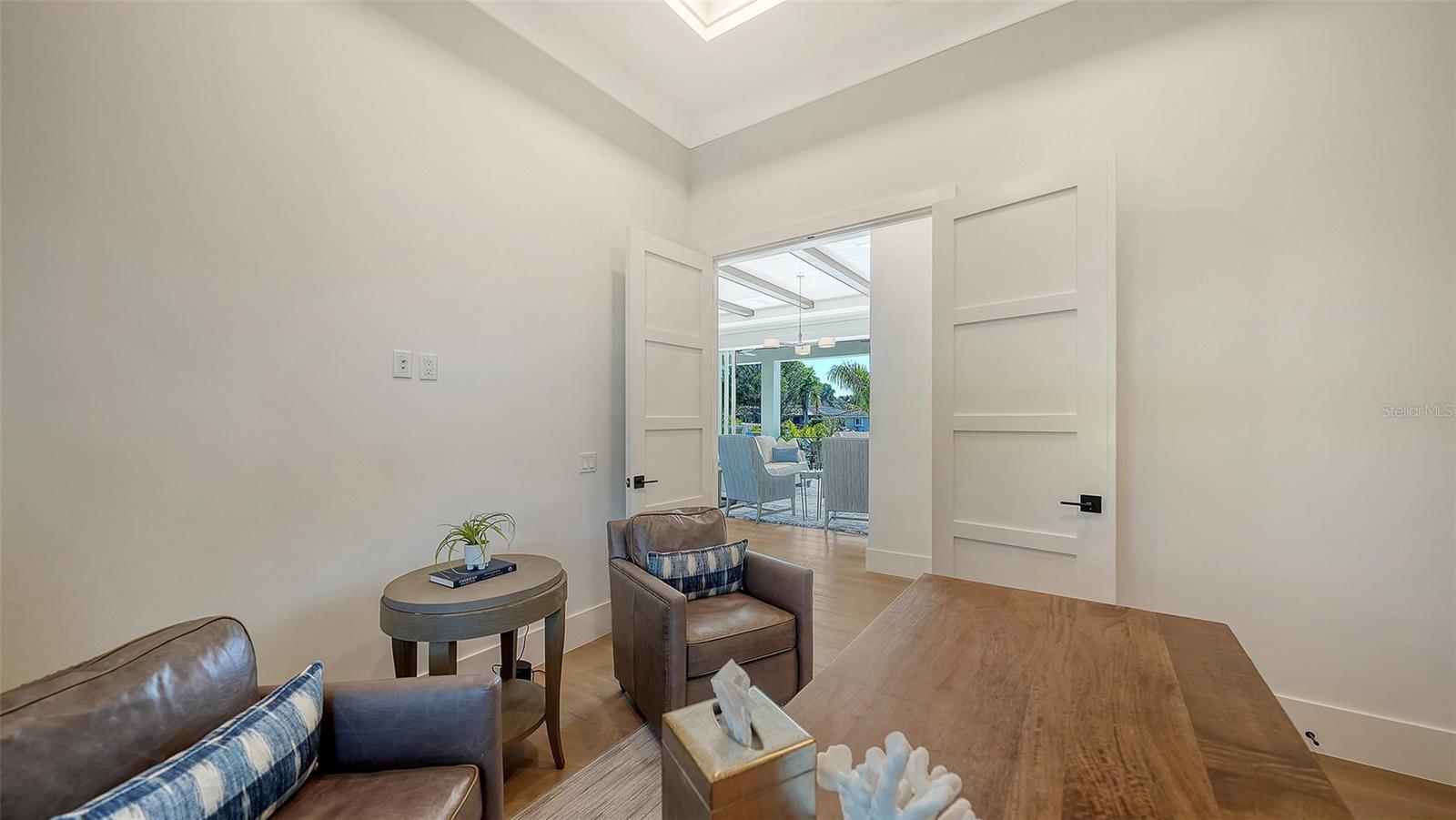 Image 25 of 92 For 558 Venice Lane