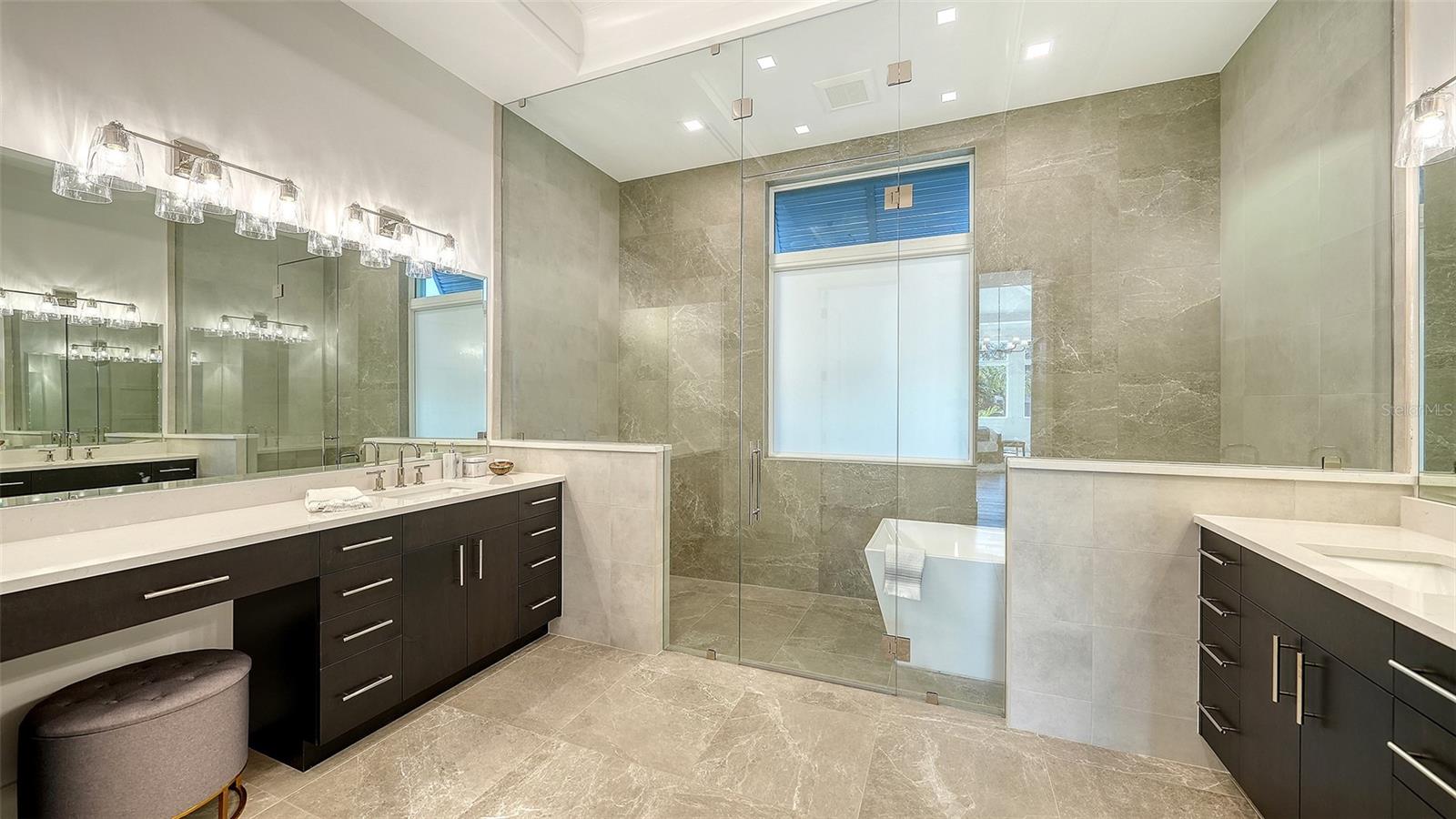 Image 29 of 92 For 558 Venice Lane