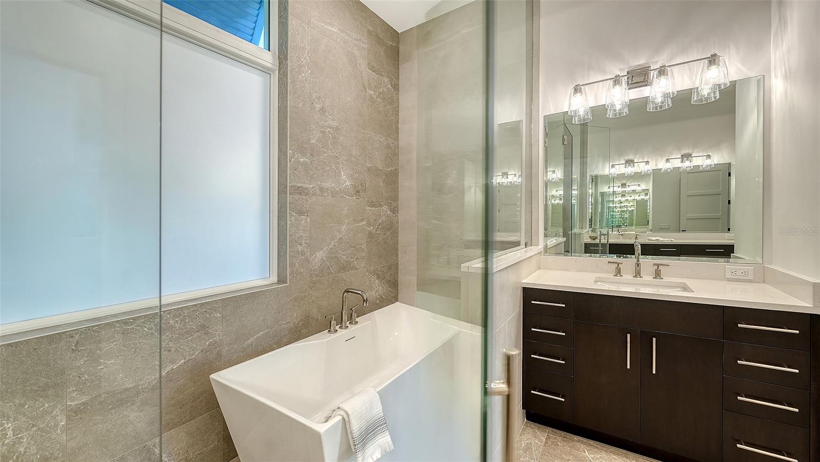 Image 31 of 92 For 558 Venice Lane