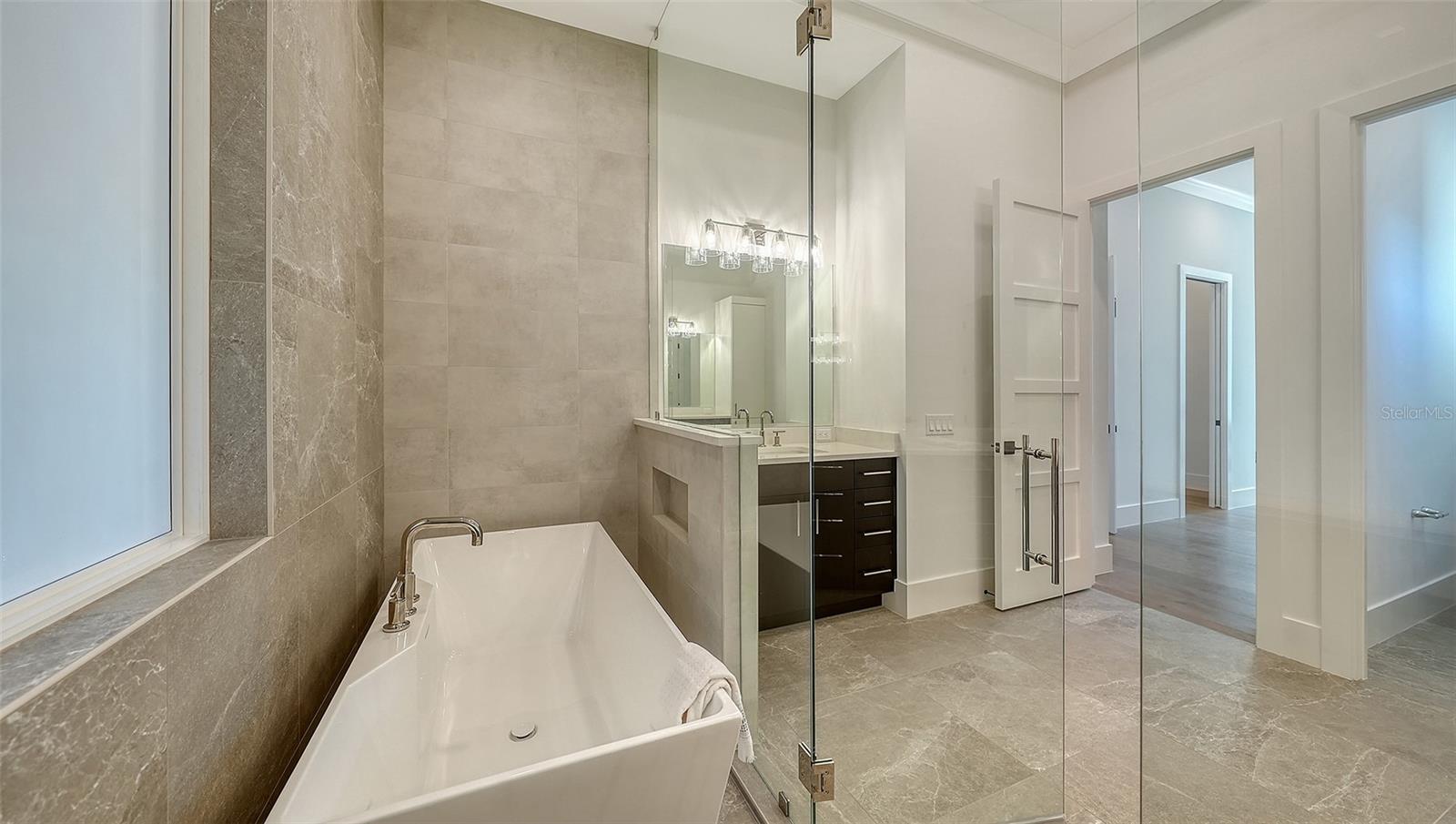 Image 32 of 92 For 558 Venice Lane