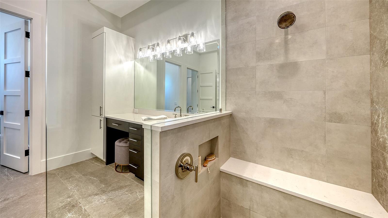 Image 33 of 92 For 558 Venice Lane