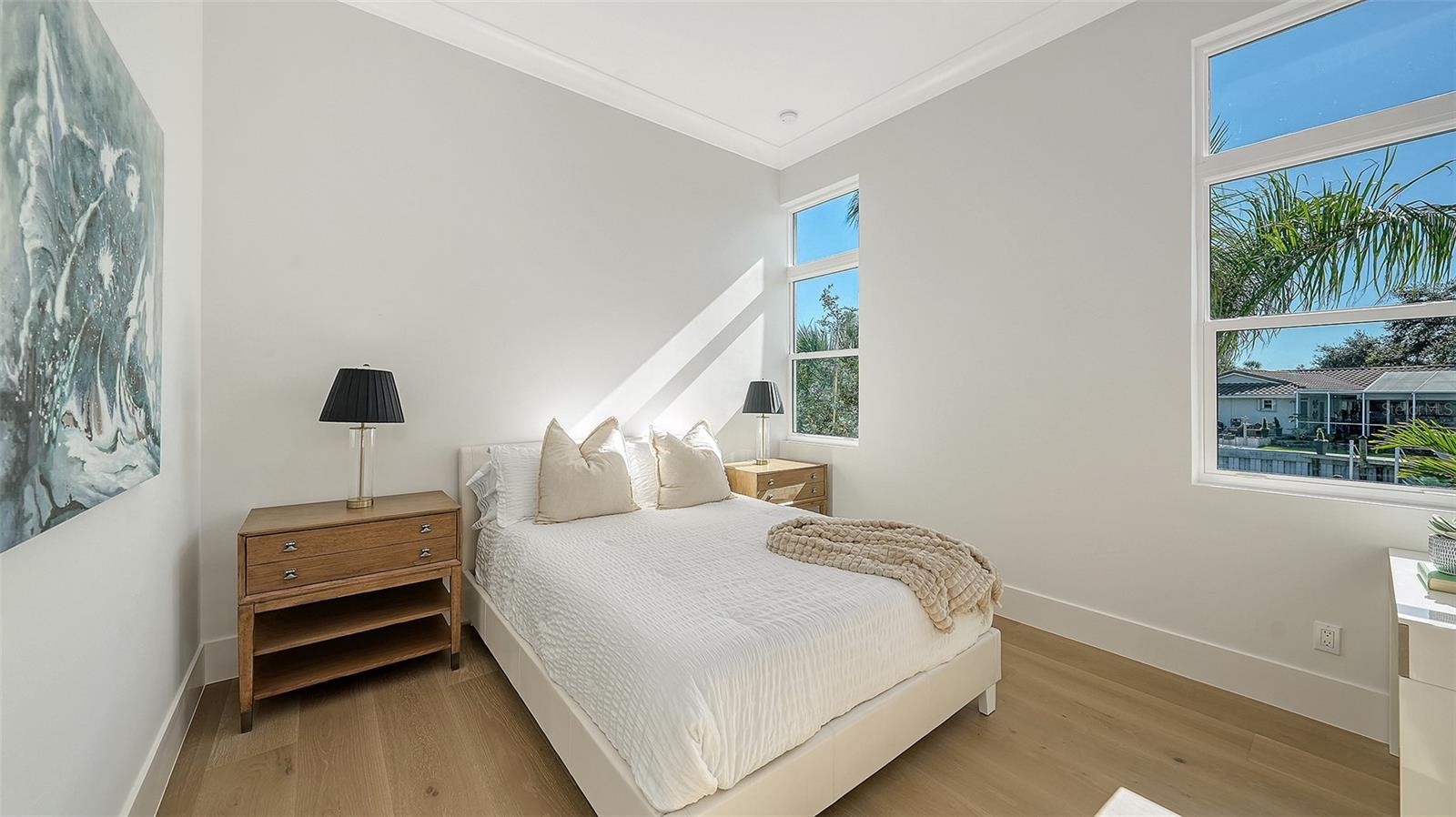 Image 36 of 92 For 558 Venice Lane