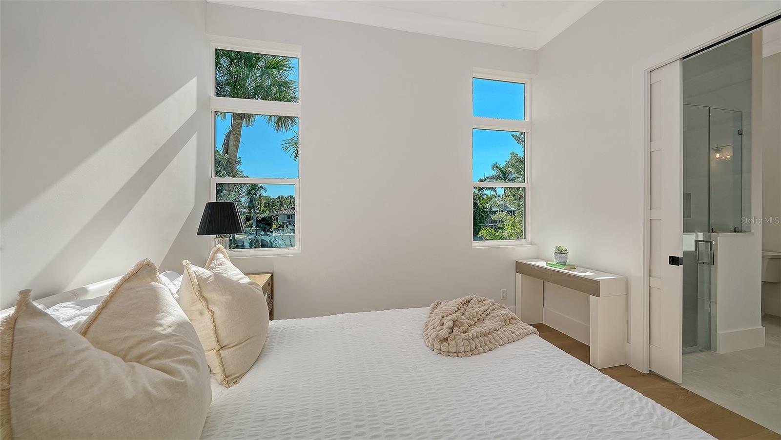 Image 37 of 92 For 558 Venice Lane