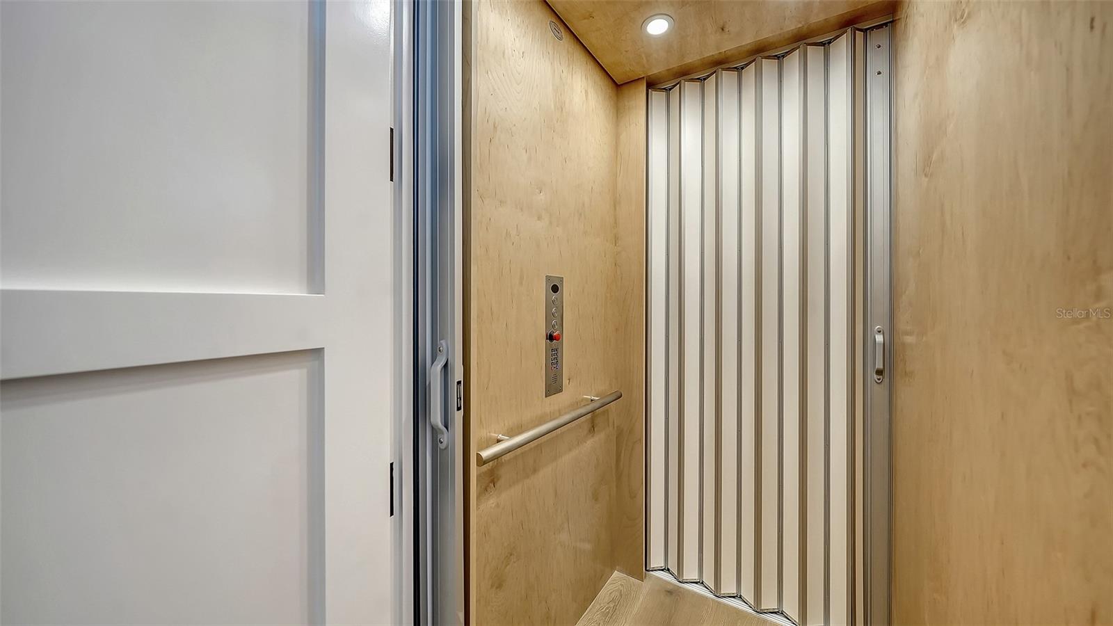 Image 40 of 92 For 558 Venice Lane