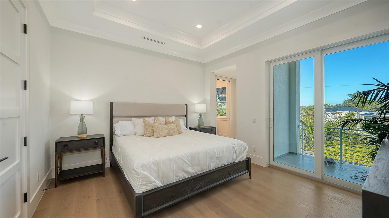 Image 50 of 92 For 558 Venice Lane