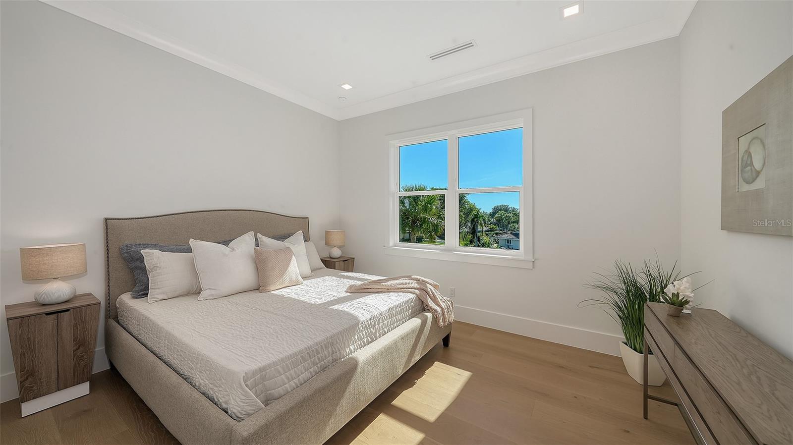 Image 55 of 92 For 558 Venice Lane