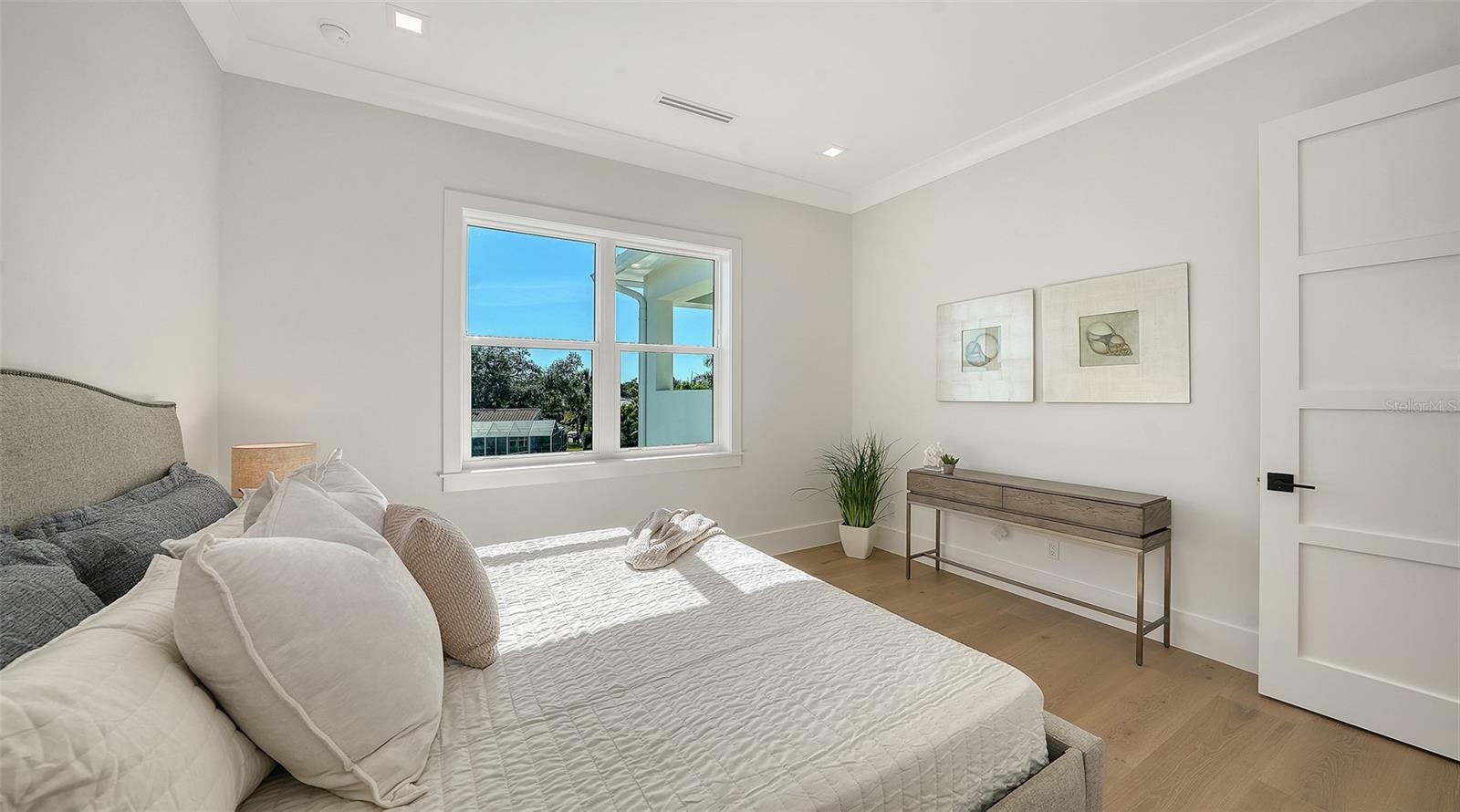 Image 56 of 92 For 558 Venice Lane