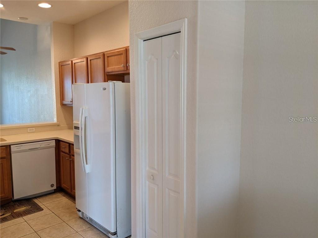 Image 10 of 27 For 803 Fairwaycove Lane 204