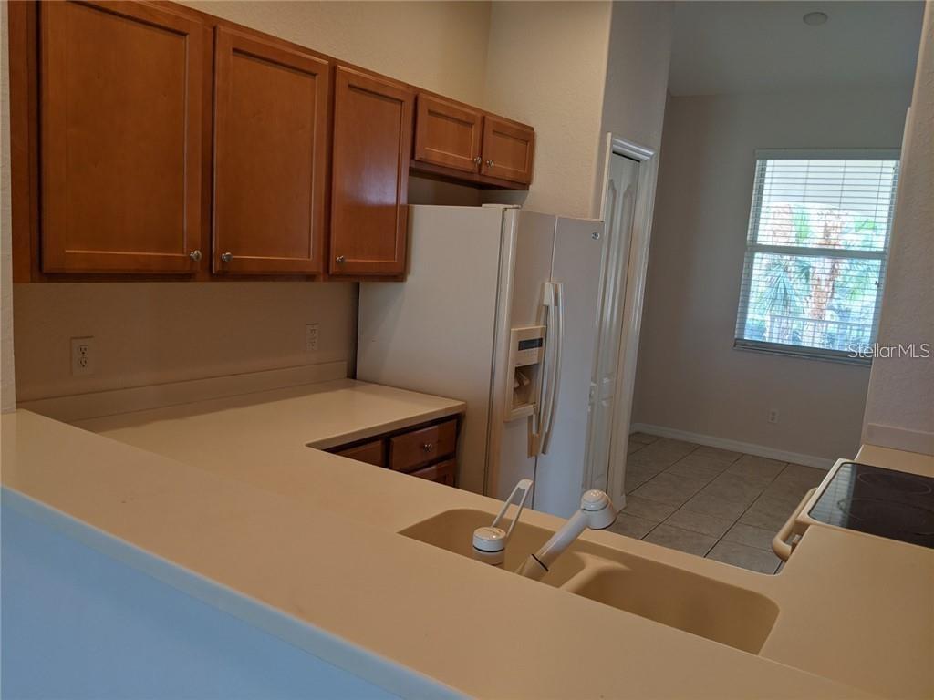 Image 12 of 27 For 803 Fairwaycove Lane 204