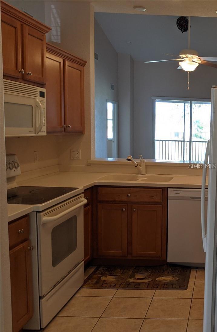 Image 13 of 27 For 803 Fairwaycove Lane 204