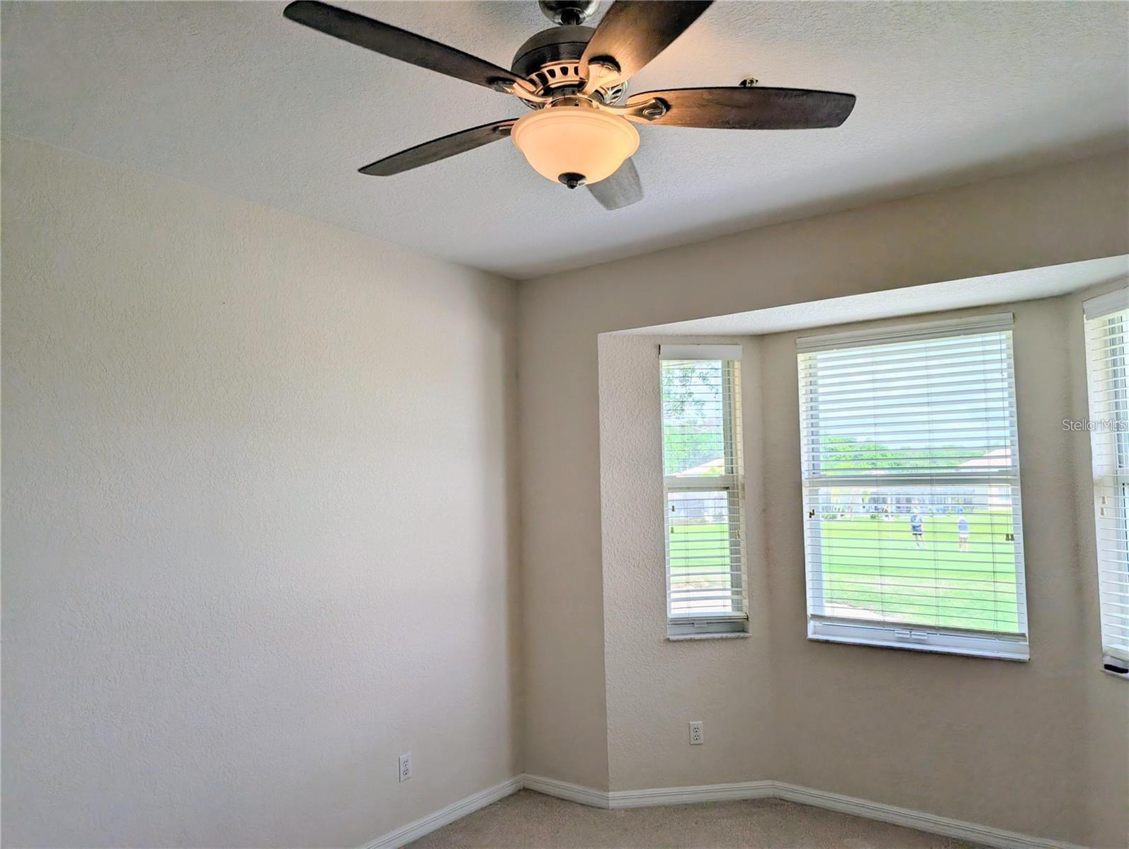 Image 15 of 27 For 803 Fairwaycove Lane 204