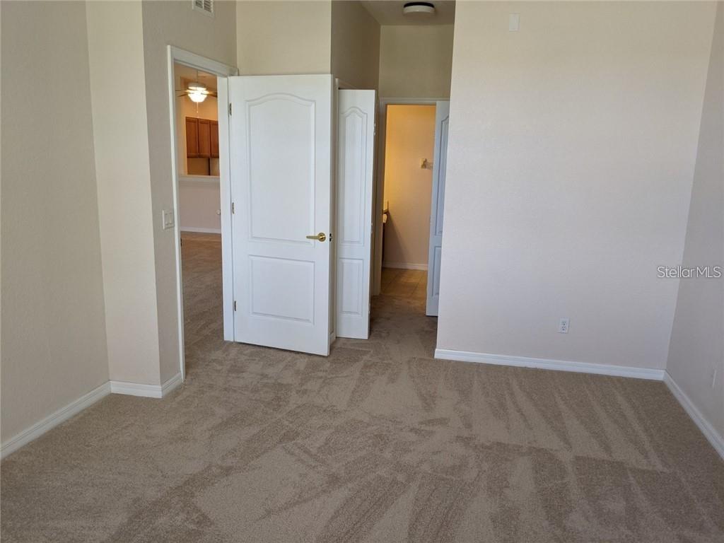 Image 16 of 27 For 803 Fairwaycove Lane 204