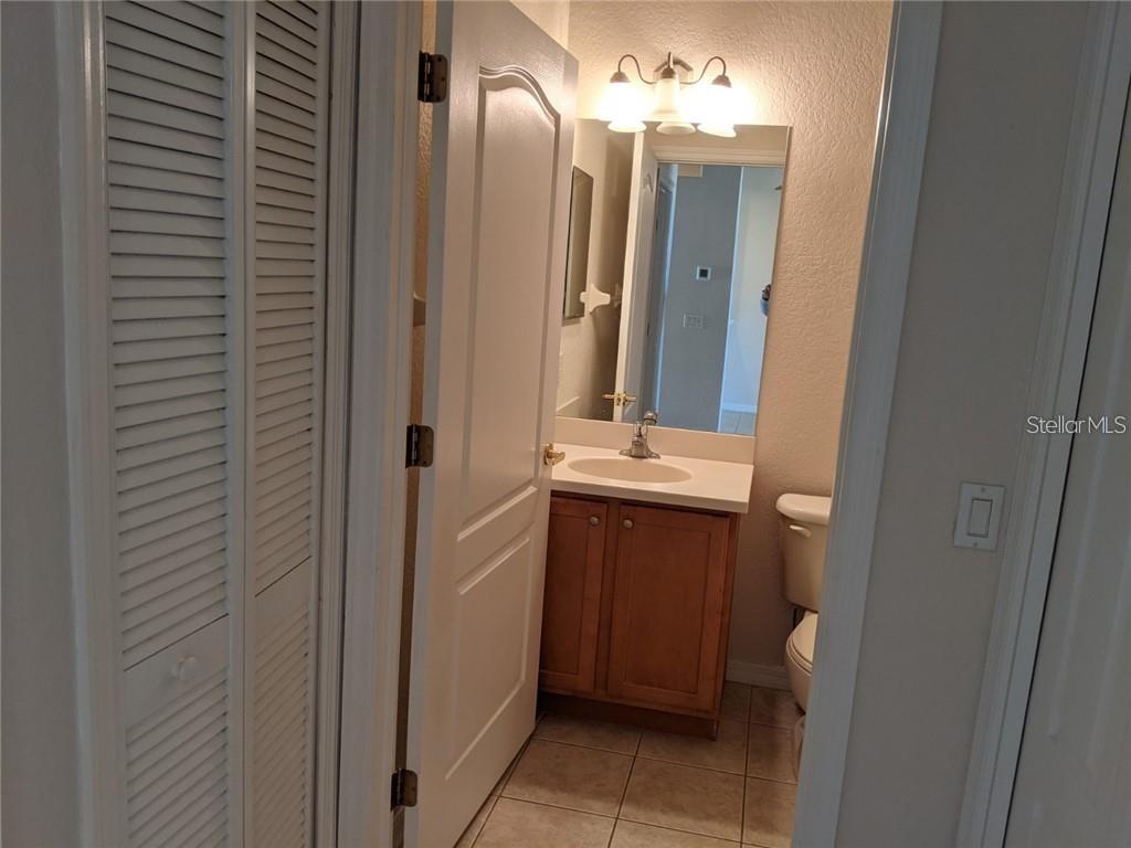 Image 17 of 27 For 803 Fairwaycove Lane 204