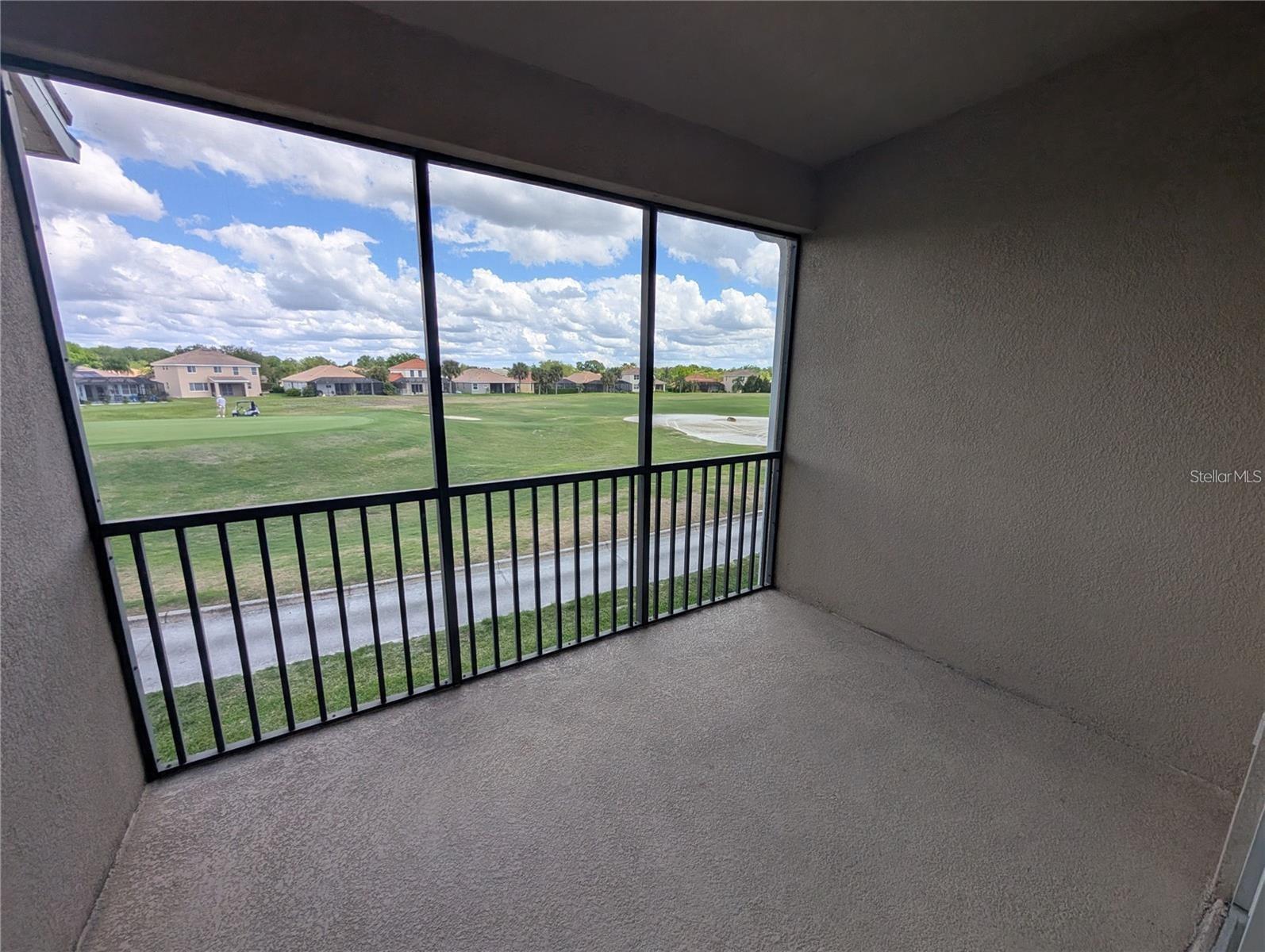Image 6 of 27 For 803 Fairwaycove Lane 204