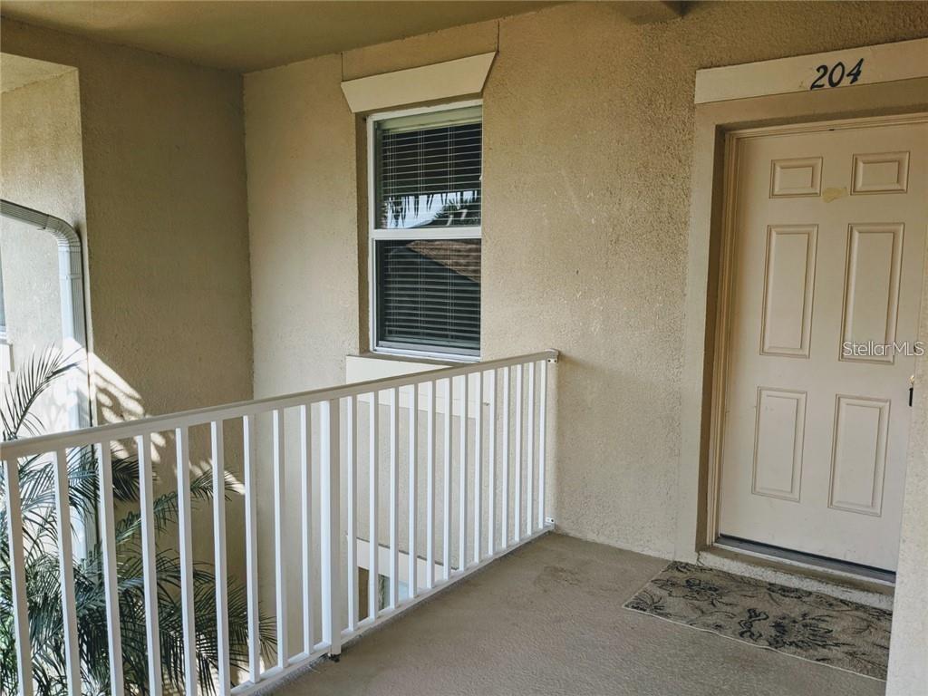 Image 7 of 27 For 803 Fairwaycove Lane 204