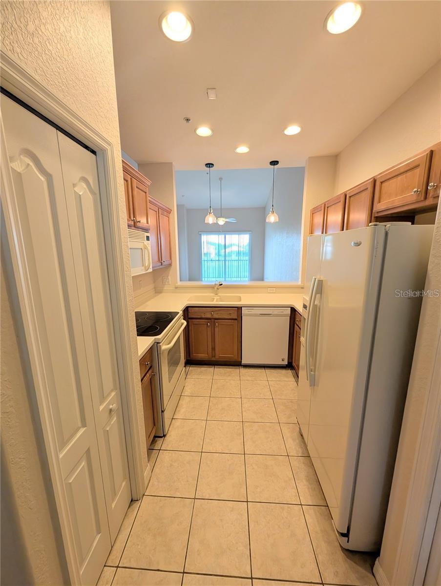 Image 9 of 27 For 803 Fairwaycove Lane 204