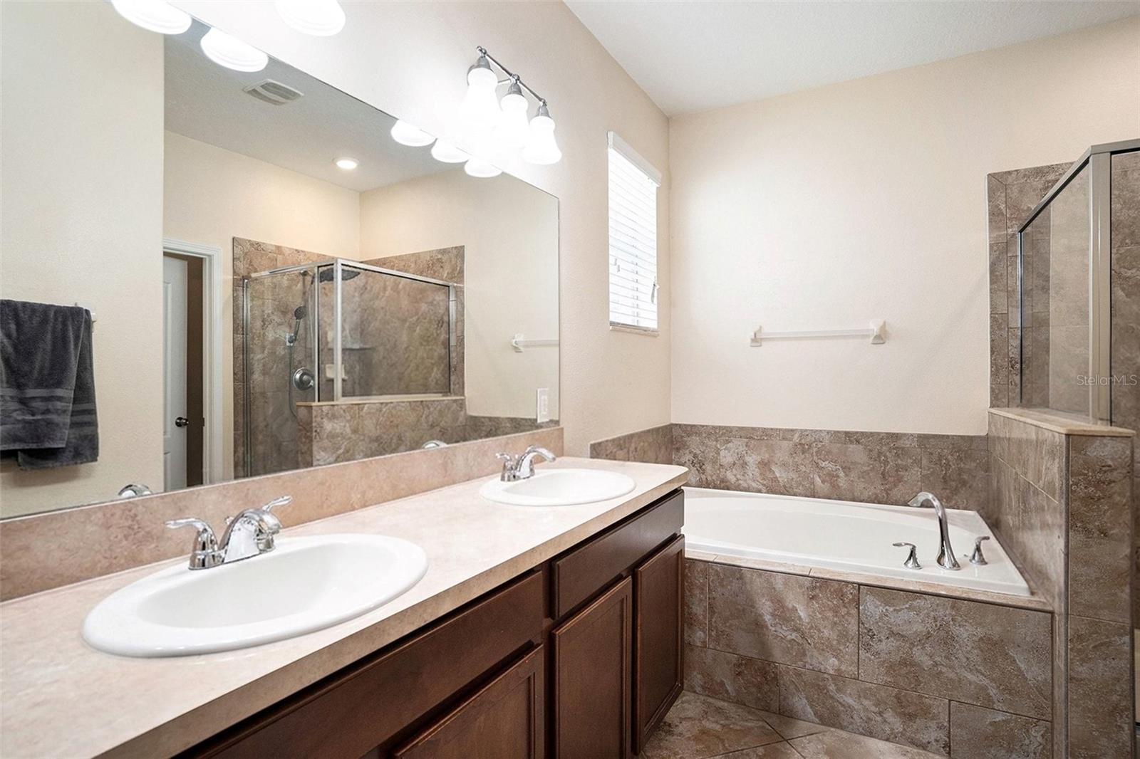 Image 12 of 25 For 914 Peregrine Hill Place