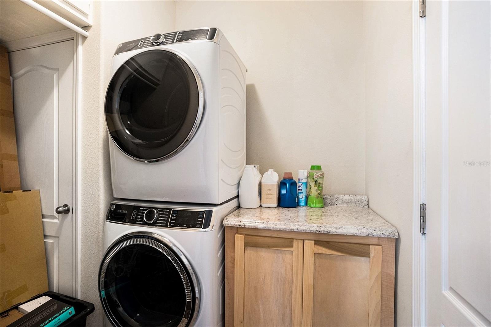 Image 16 of 25 For 914 Peregrine Hill Place