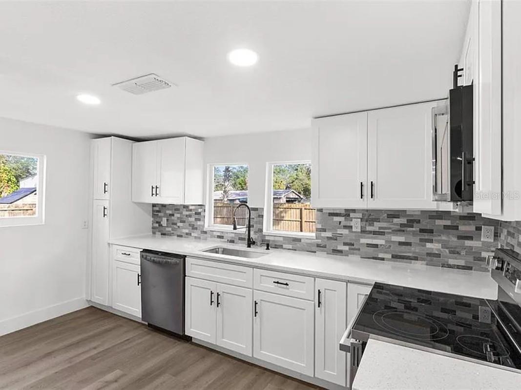 Image 10 of 26 For 4251 Tangerine Avenue