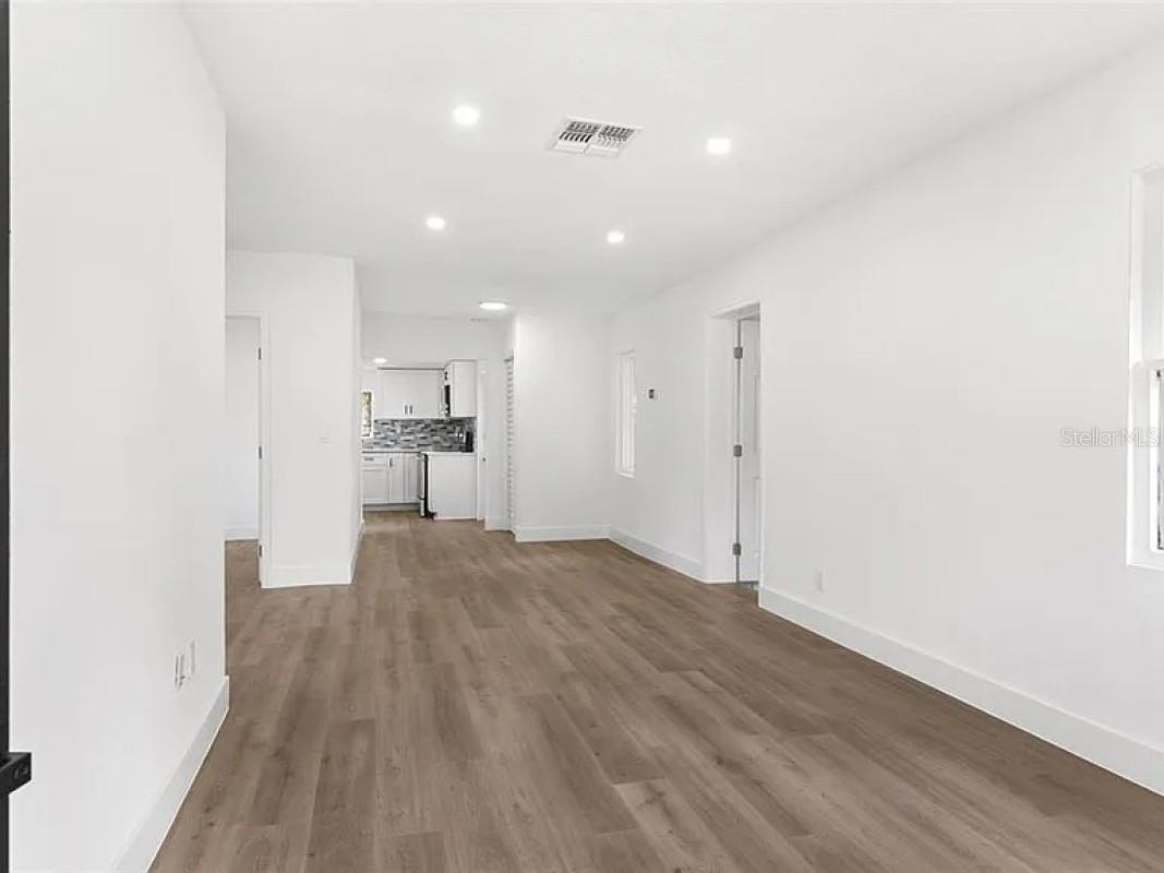 Image 14 of 26 For 4251 Tangerine Avenue