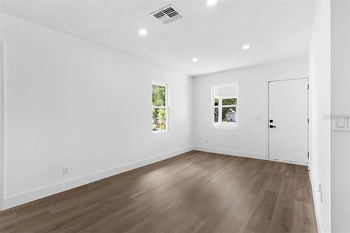 Image 26 of 26 For 4251 Tangerine Avenue