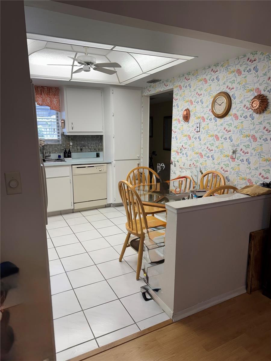 Image 3 of 19 For 1505 Lakeside Way 153