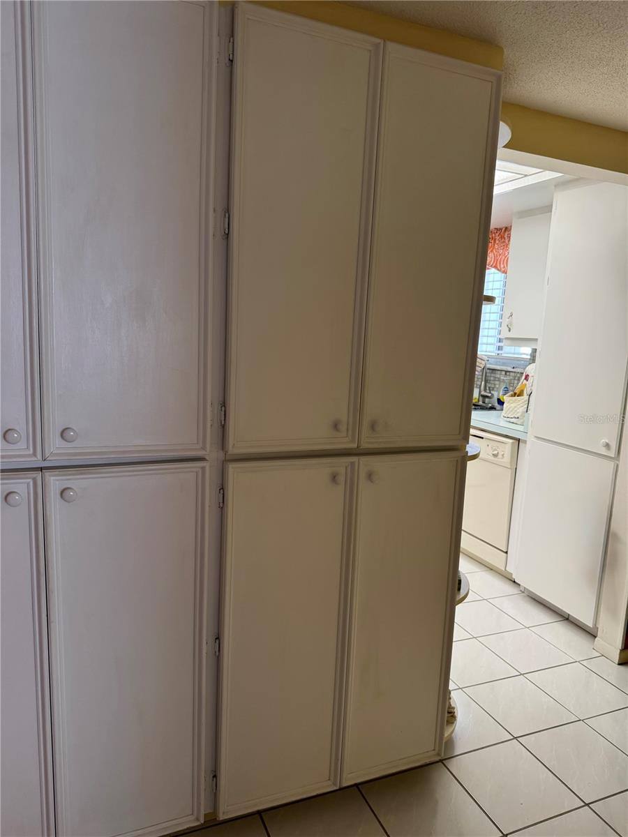 Image 4 of 19 For 1505 Lakeside Way 153