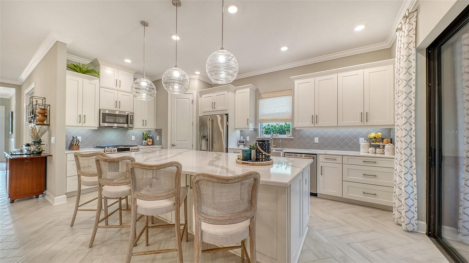 Image 11 of 72 For 6032 Grandview Hill Court